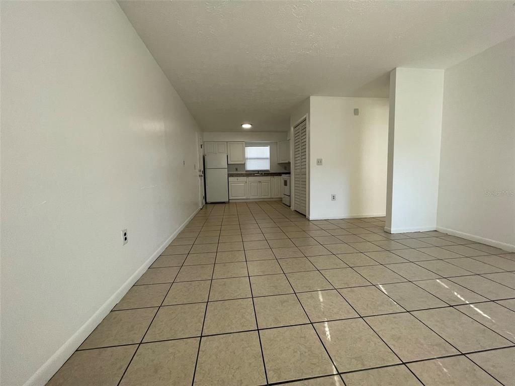 10407 N Jasmine Avenue - Photo 5