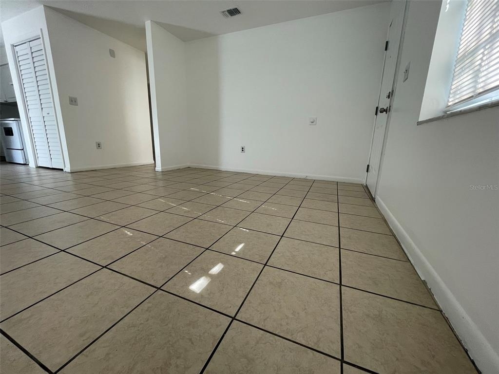 10407 N Jasmine Avenue - Photo 2