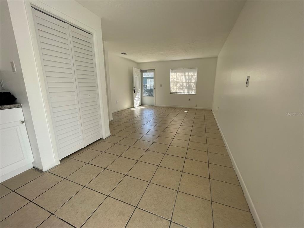 10407 N Jasmine Avenue - Photo 4