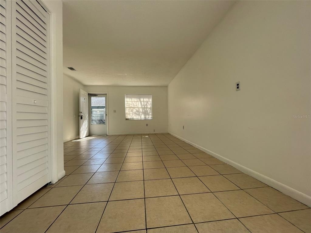 10407 N Jasmine Avenue - Photo 3