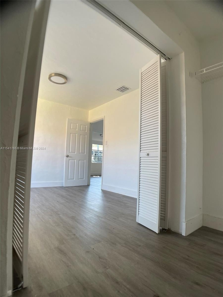 2919 Sw 25th Ter - Photo 11