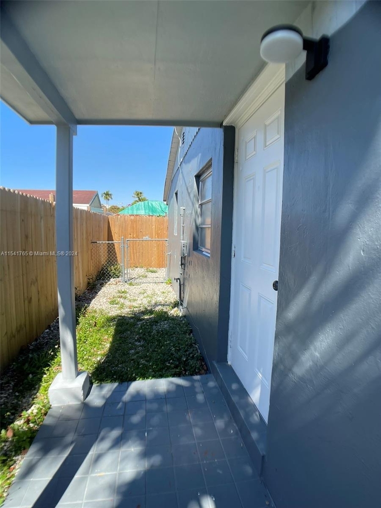 2919 Sw 25th Ter - Photo 18
