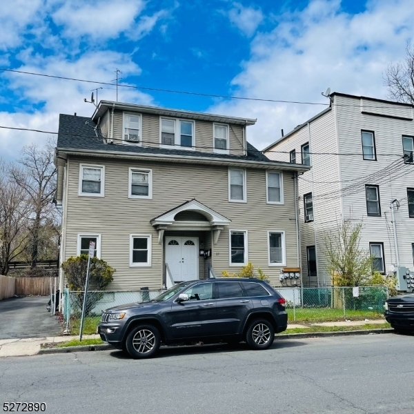 23 Cleremont Ave - Photo 0