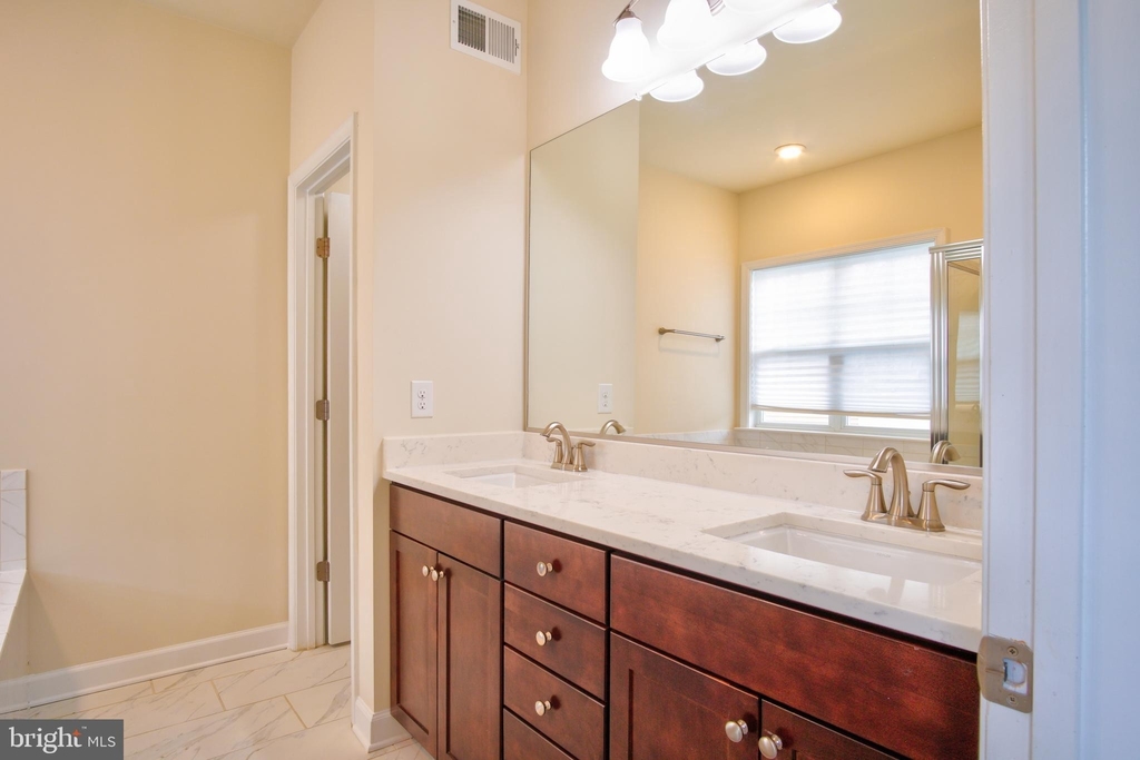 22275 Avery Park Terrace - Photo 5