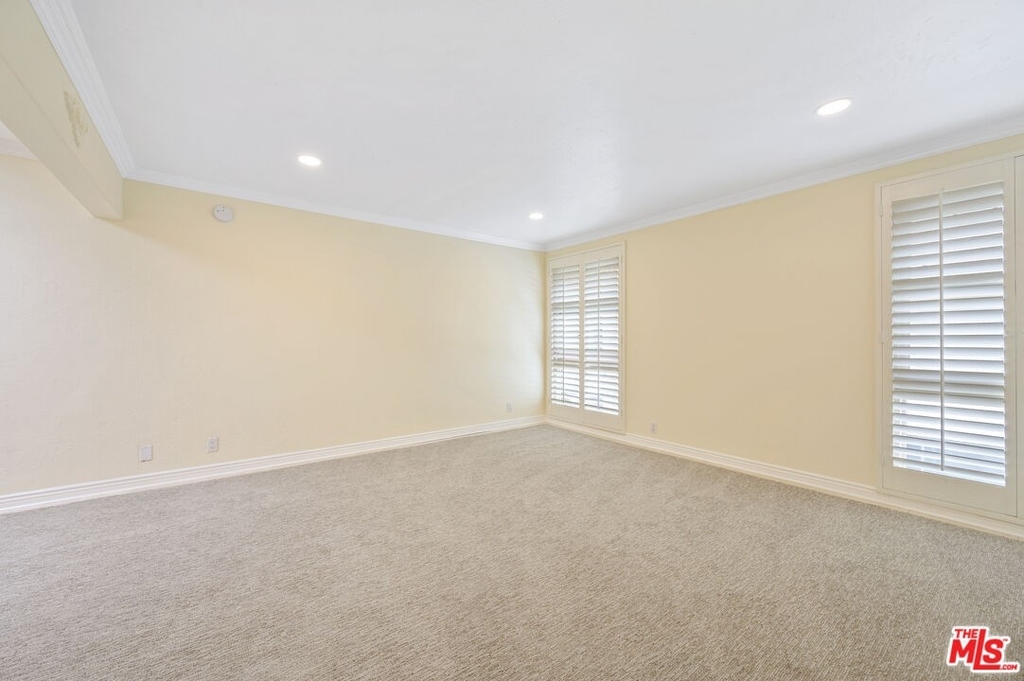 12330 Montana Ave - Photo 16