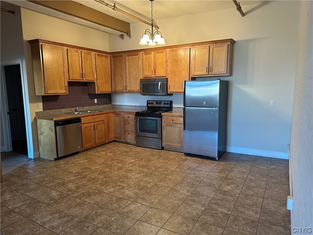 617 E Hiawatha Boulevard - Photo 3