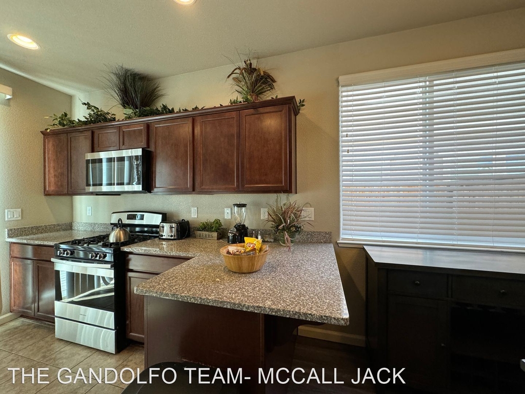 3678 Hollywood Park Dr. - Photo 1