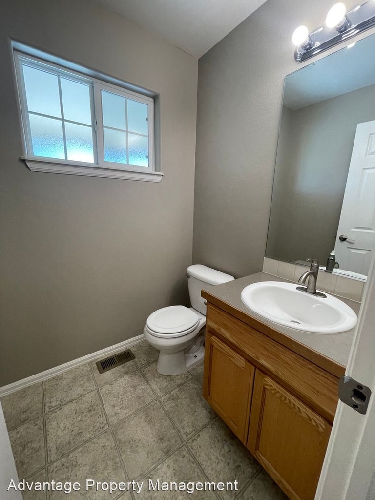 2402 Ballard Lane - Photo 8