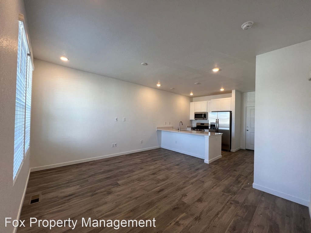 1512 Sun Wy - Photo 2