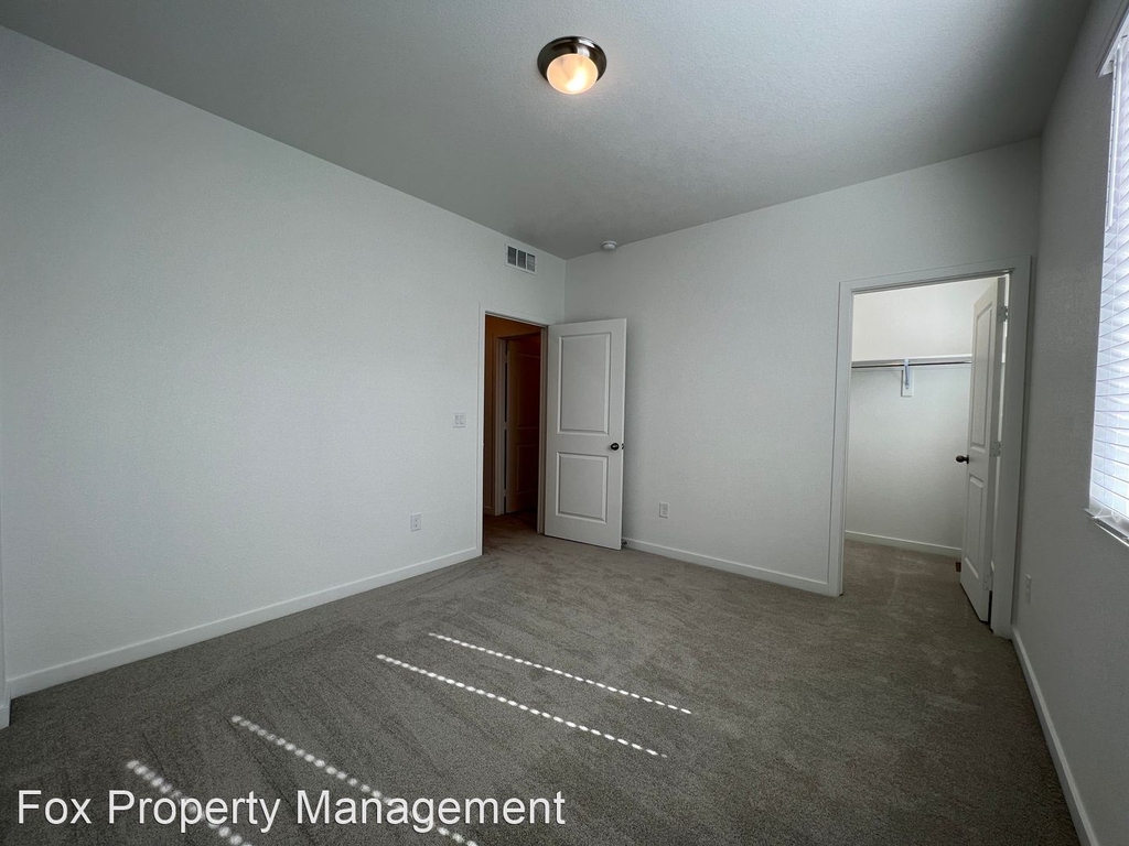 1512 Sun Wy - Photo 16