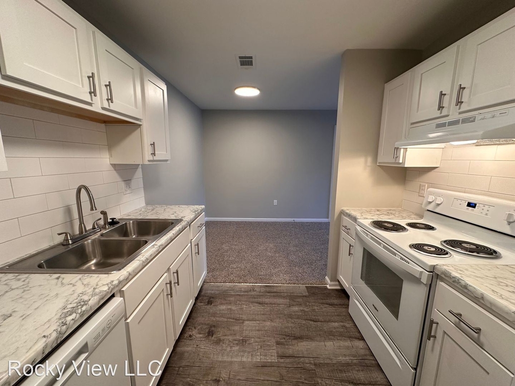 1810 Rocky View Way - Photo 2