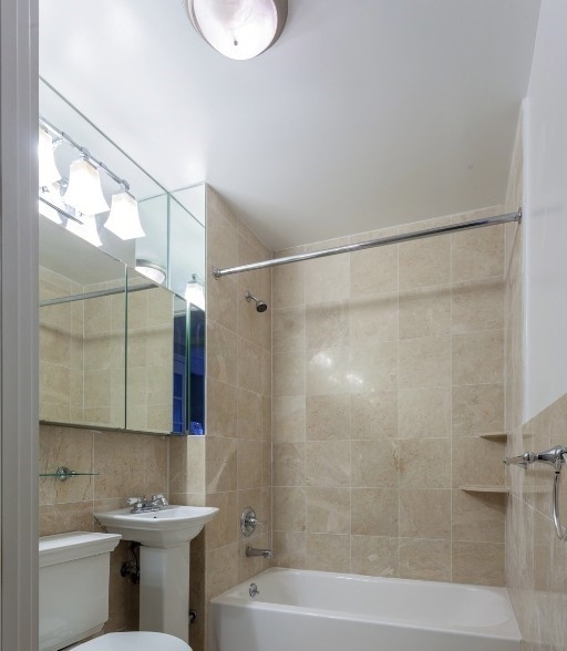 326 East 35th Street - Photo 5