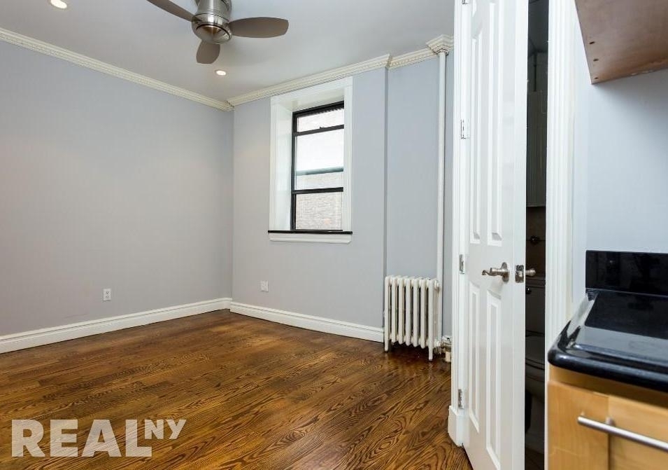 326 East 35th Street - Photo 2