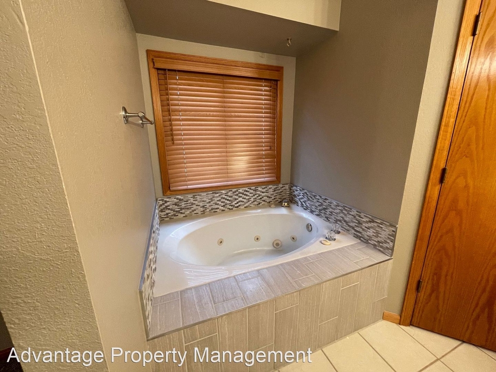 1112 White Oak Court - Photo 16