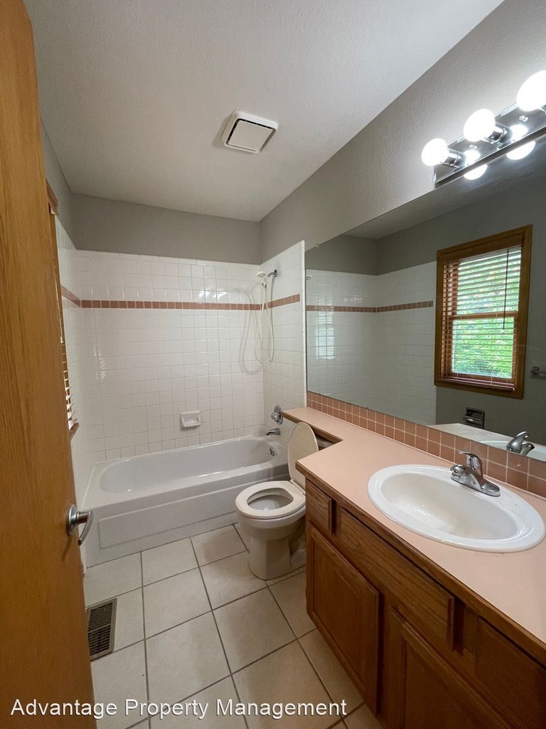 1112 White Oak Court - Photo 10