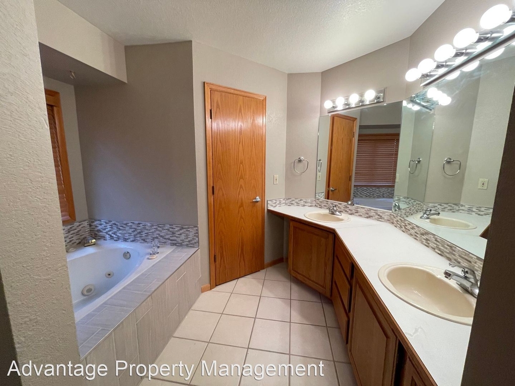 1112 White Oak Court - Photo 15