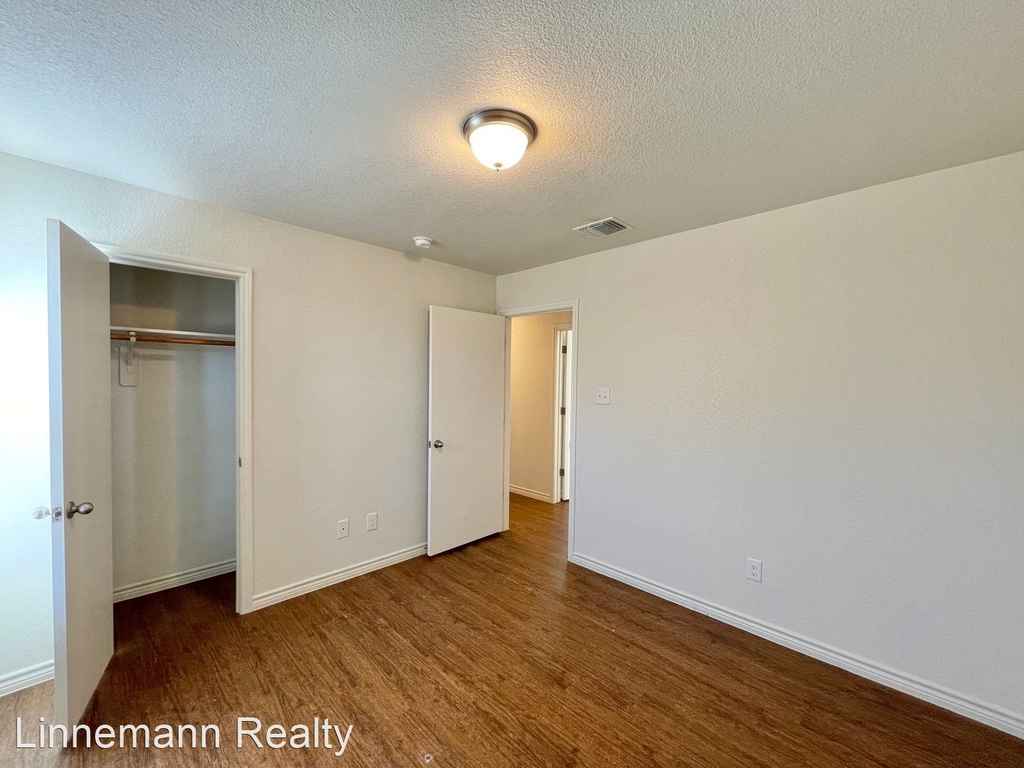 1530 Justin Loop - Photo 20