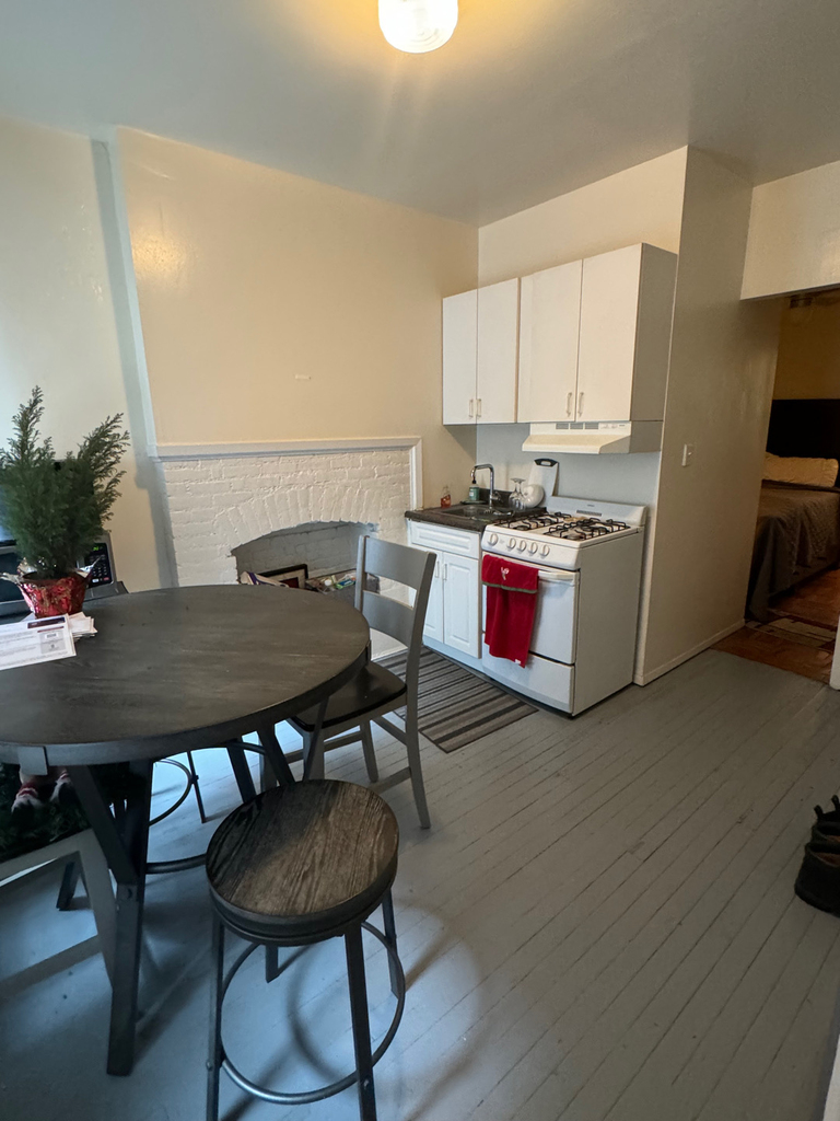 530 West 50th Street - Photo 6