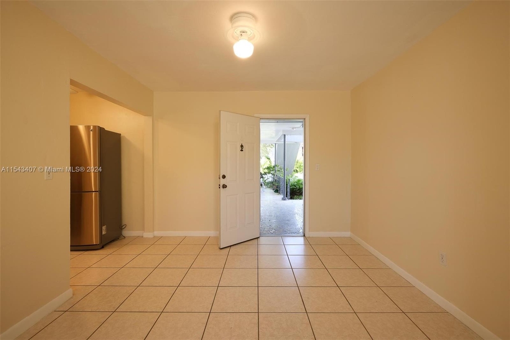 501 Sw 16th Ave - Photo 3