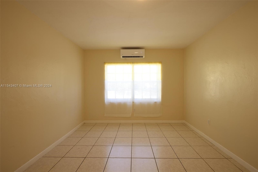 501 Sw 16th Ave - Photo 1