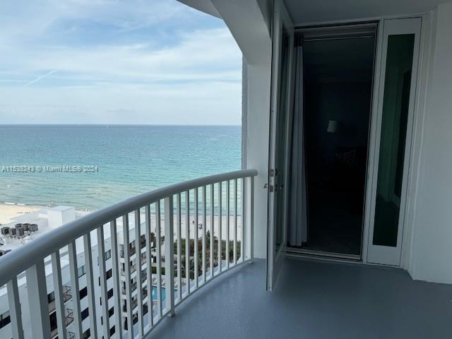 5401 Collins Ave - Photo 20