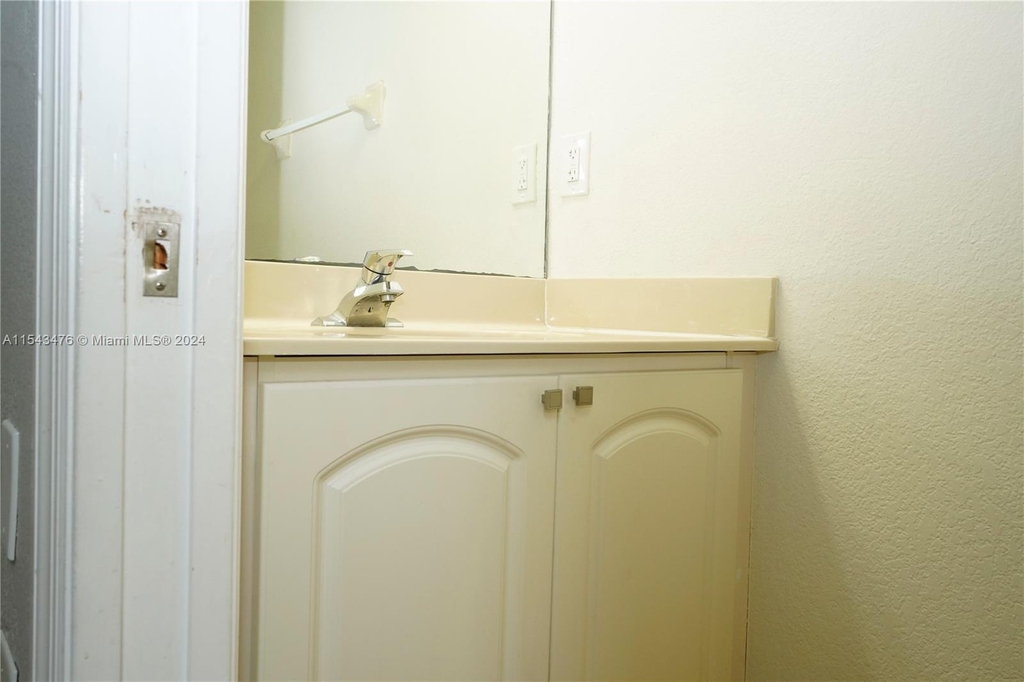 4381 Sw 160th Ave - Photo 4