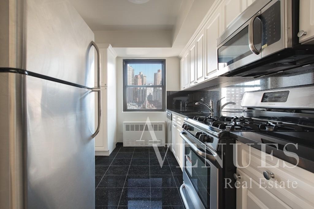 East 86th Street - Photo 2