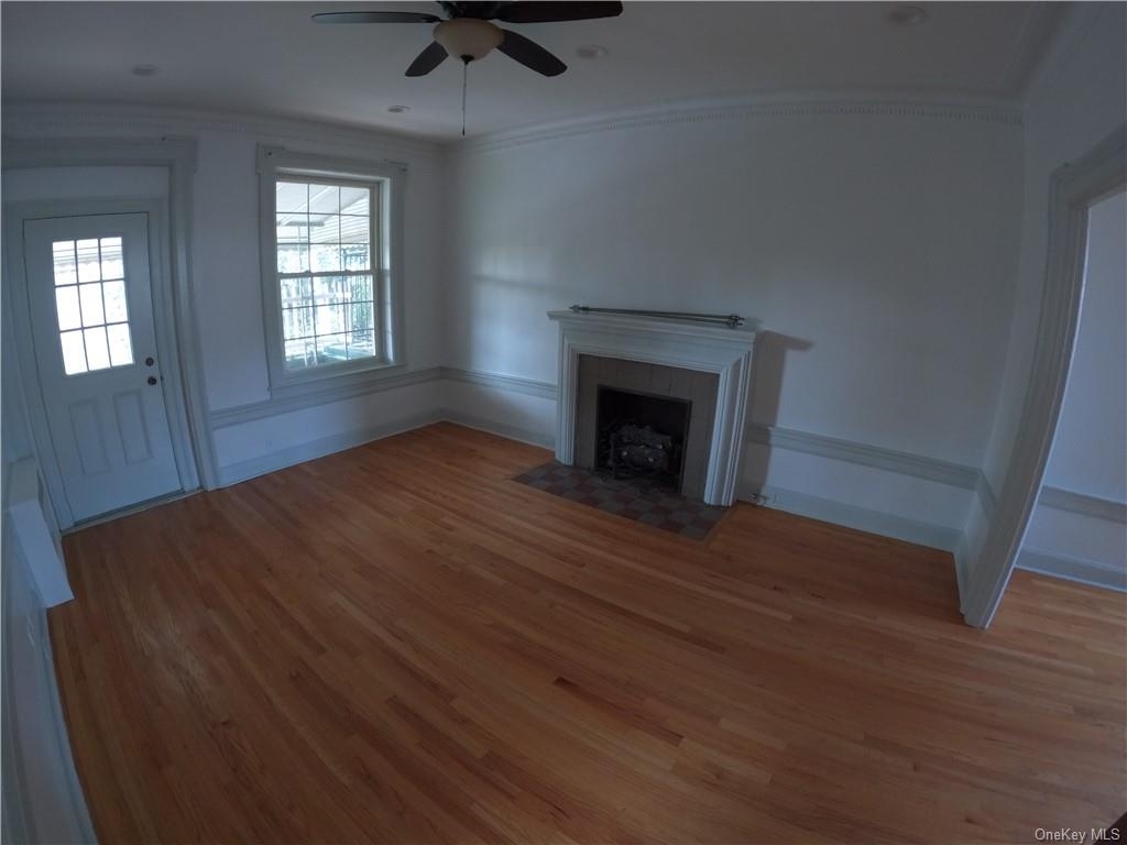 595 Crown Street - Photo 2