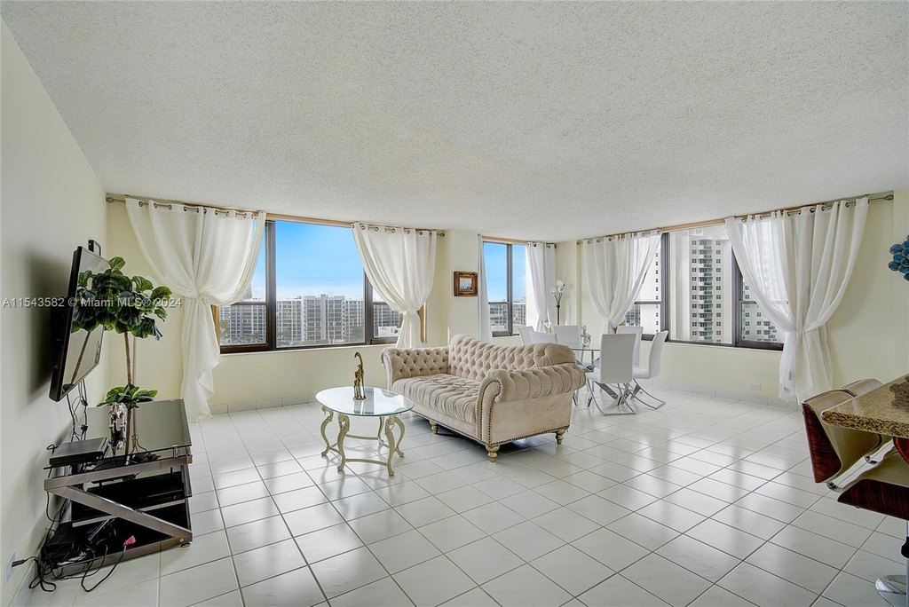 3505 S Ocean Dr - Photo 1