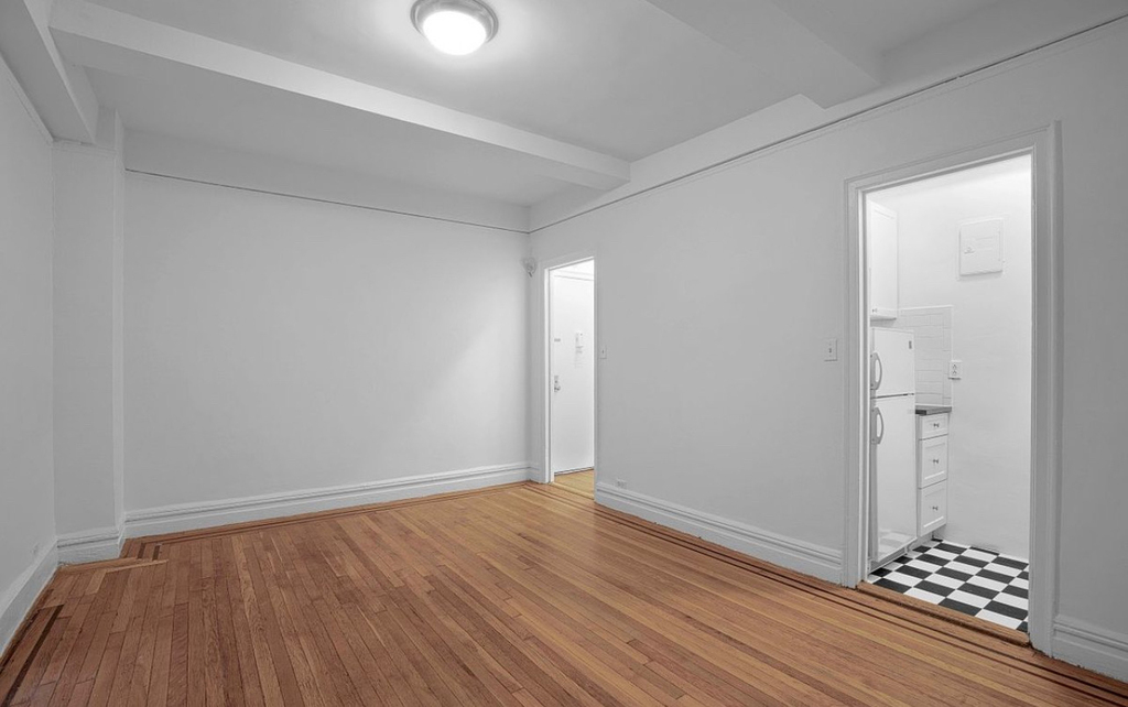 208 West 23rd Street - Photo 1