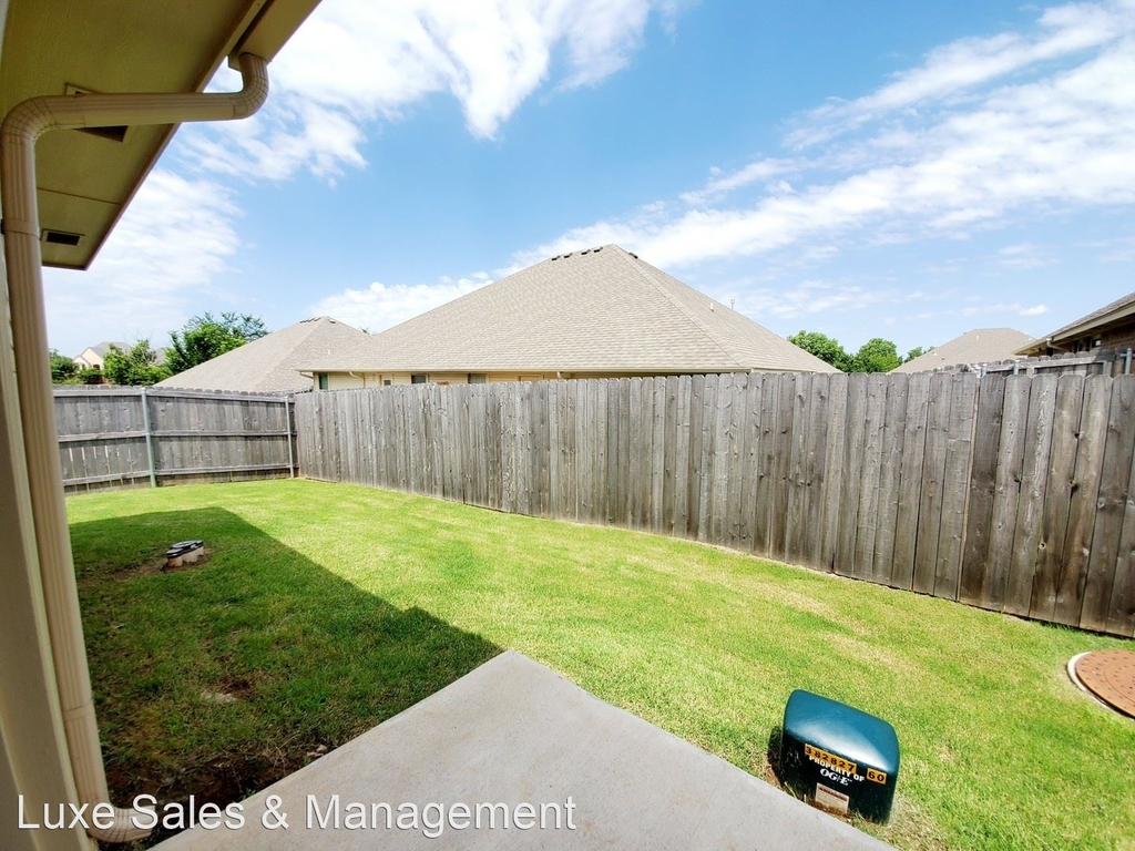 11211 Nw 114th Street - Photo 10