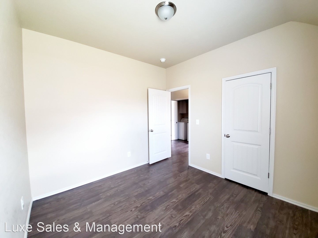 11211 Nw 114th Street - Photo 5