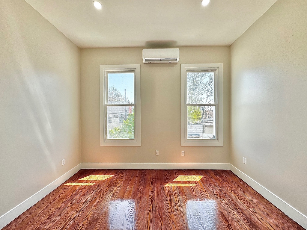 1611 Hancock Street - Photo 2