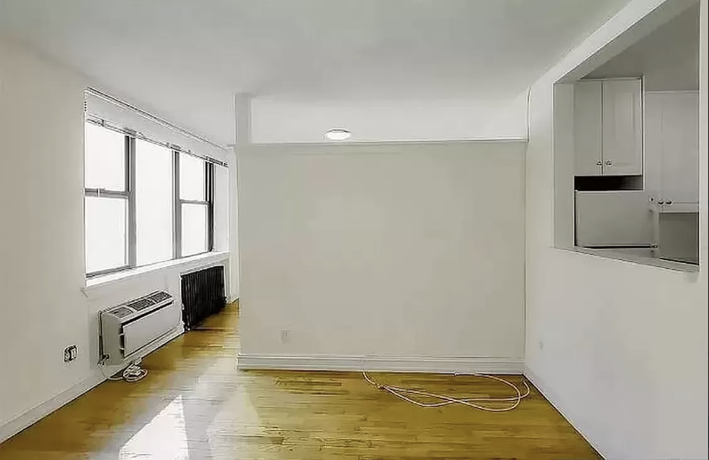 238 East 36th Street - Photo 2