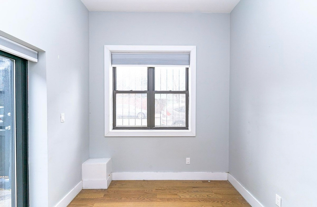 644 Lorimer Street - Photo 2