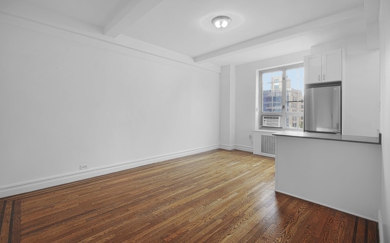 1-Bedroom Apartment for Rent in Chelsea - Photo 0