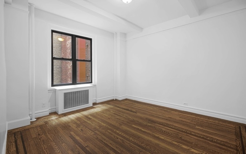 1-Bedroom Apartment for Rent in Chelsea - Photo 1