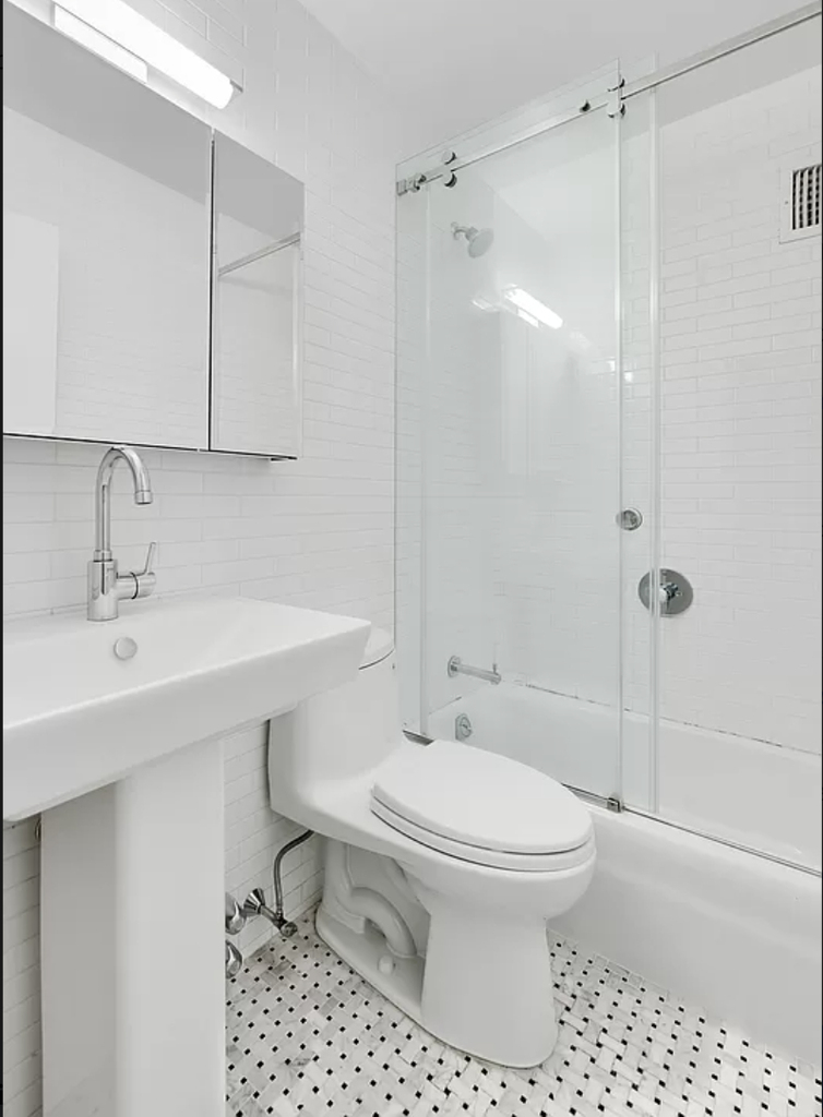 220 East 95th Street - Photo 5