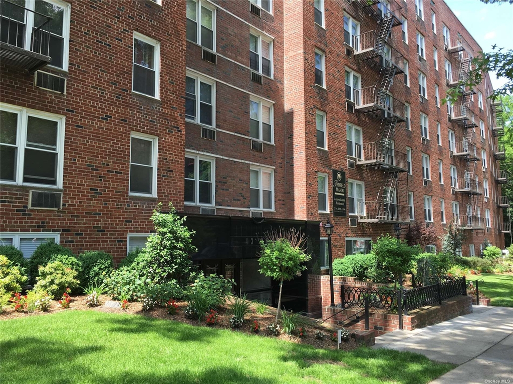 43-60 Douglaston Parkway - Photo 2