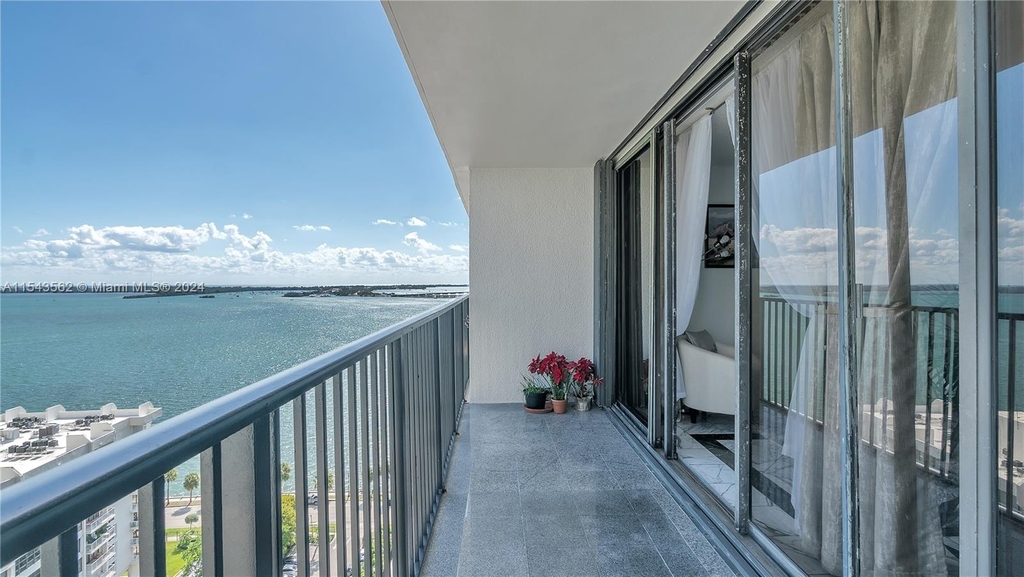 1450 Brickell Bay Dr - Photo 26