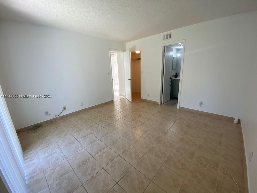 2631 Riverside Dr - Photo 8