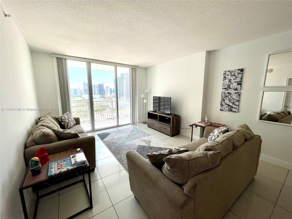 1750 N Bayshore Dr - Photo 4