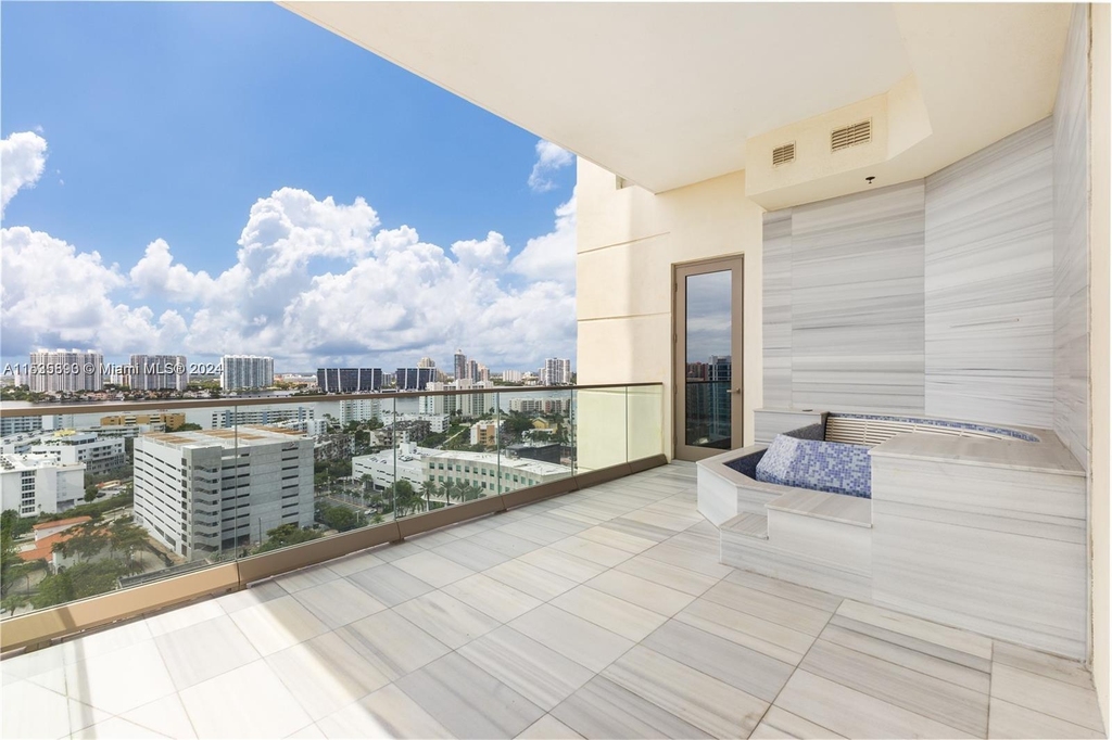 17901 Collins Ave - Photo 34