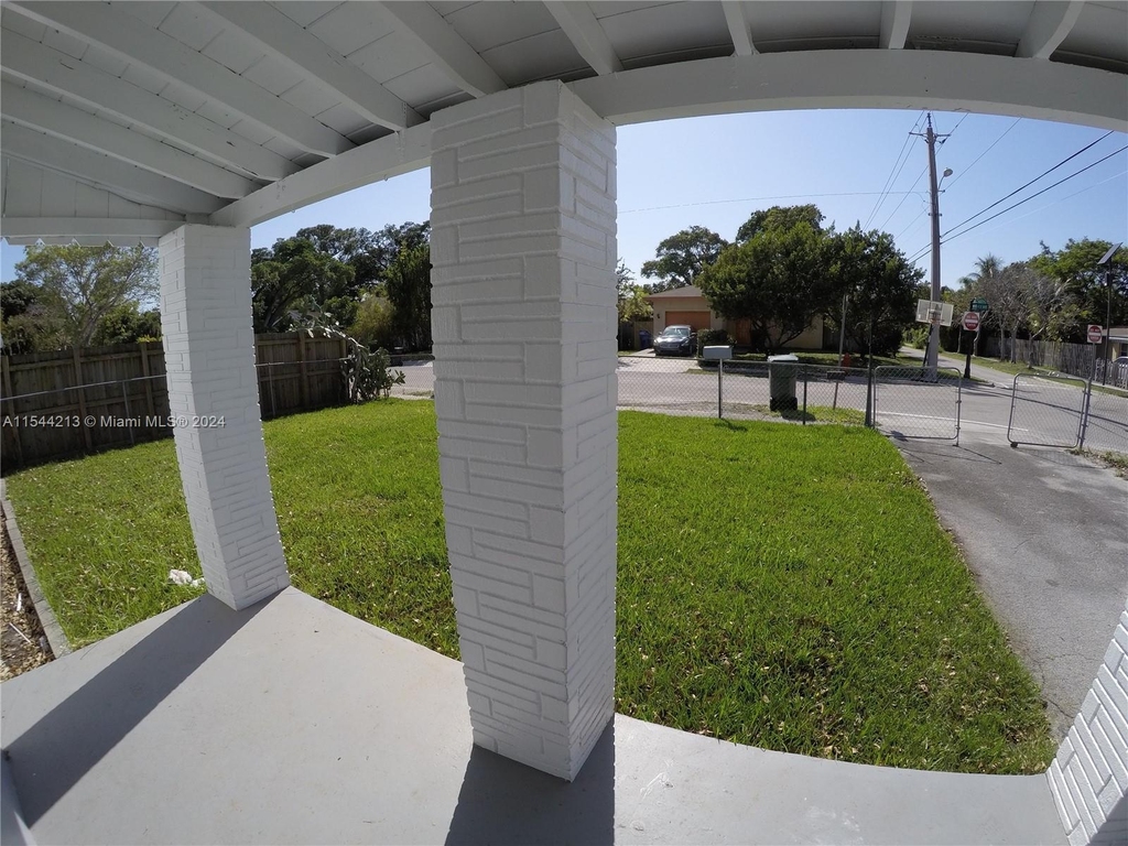 1344 Nw 2nd Ave - Photo 4