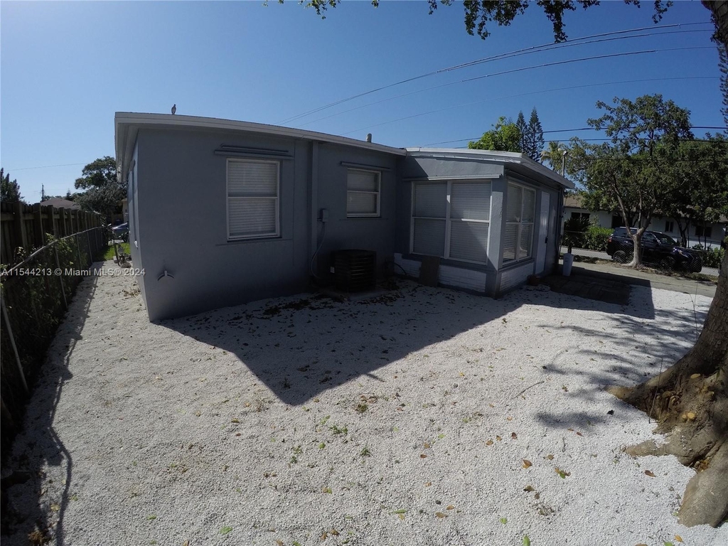 1344 Nw 2nd Ave - Photo 3