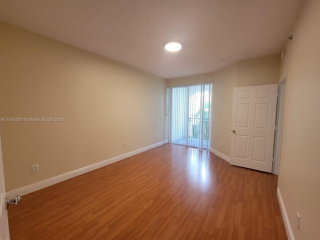 3245 Ne 184 St - Photo 25