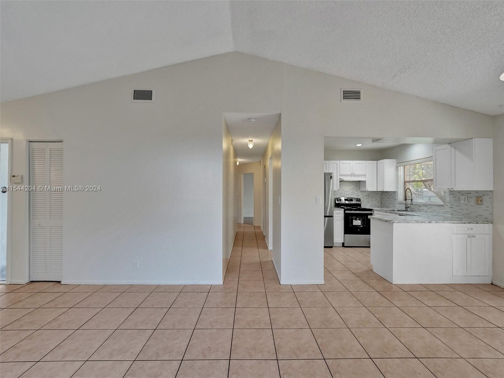 8200 Nw 48th St - Photo 11