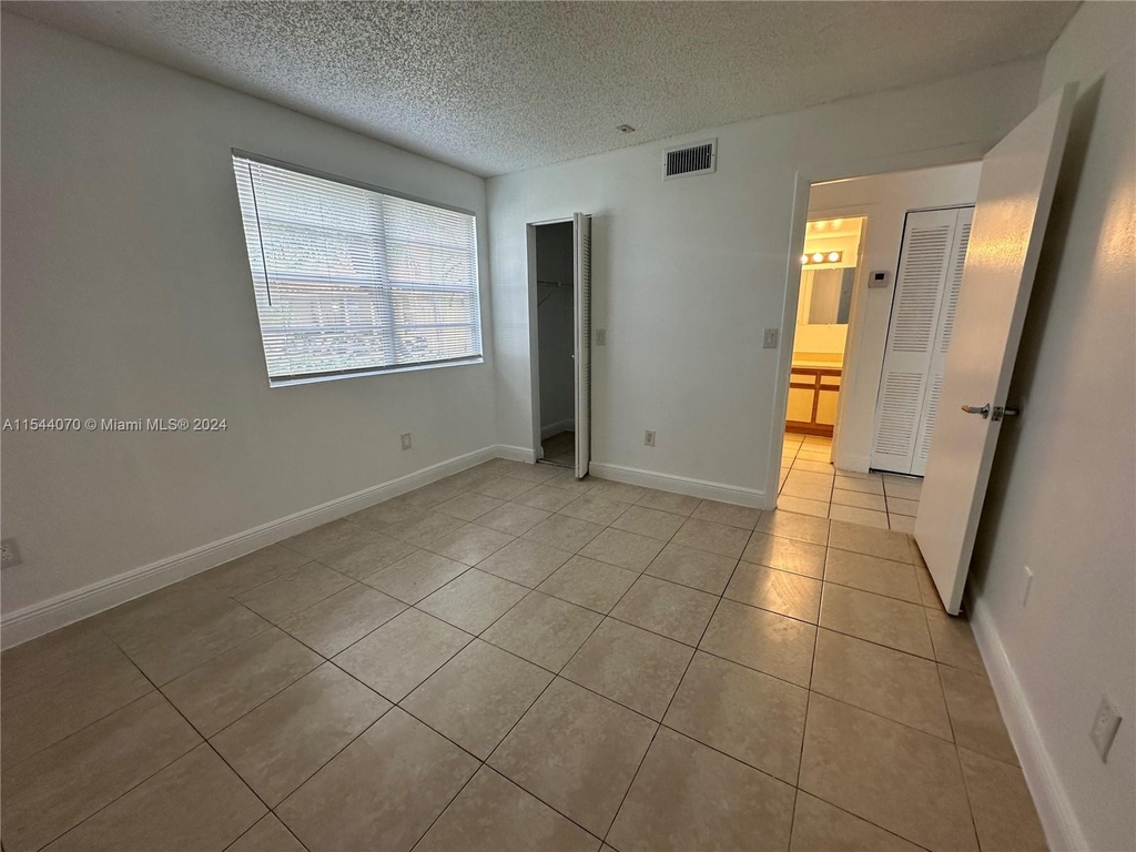 1251 Sw 46th Ave - Photo 10