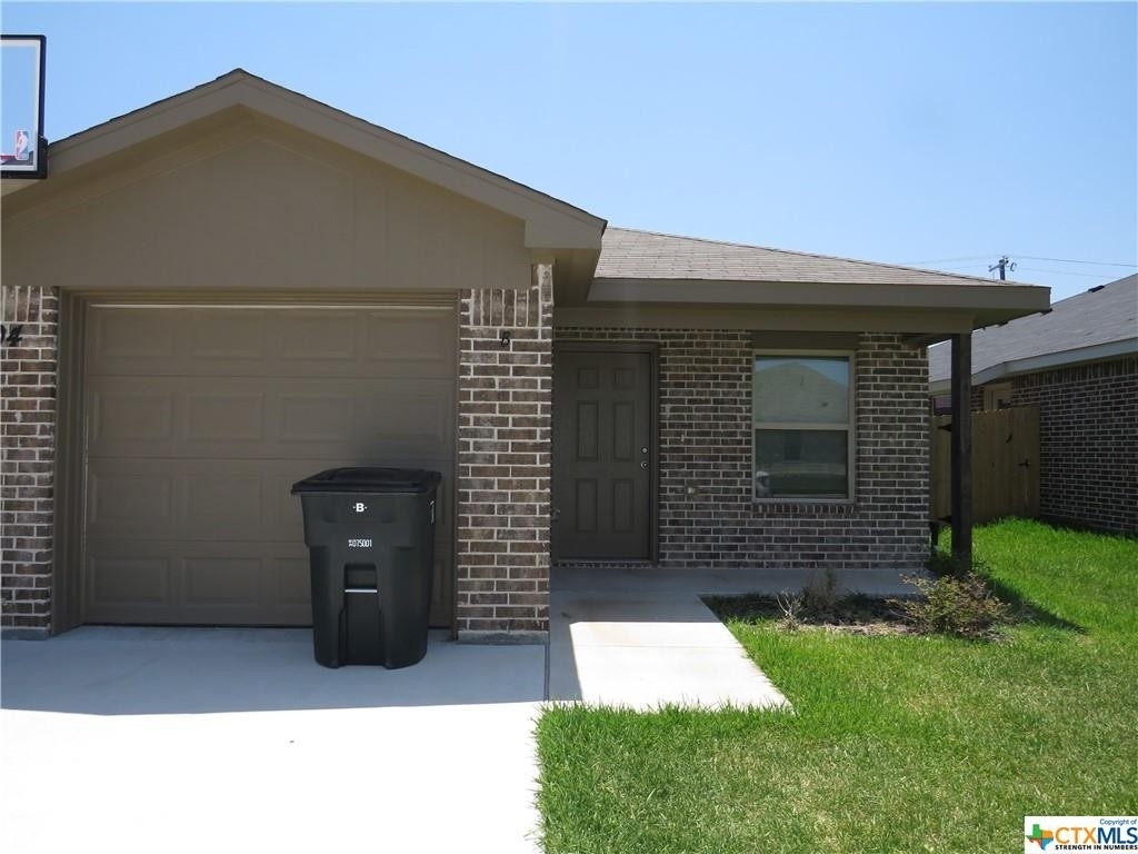 1004 Barbara Jordan Street - Photo 1