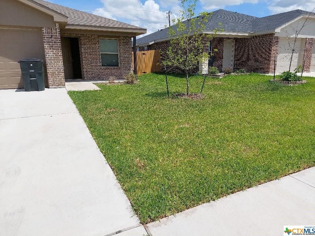 1004 Barbara Jordan Street - Photo 2